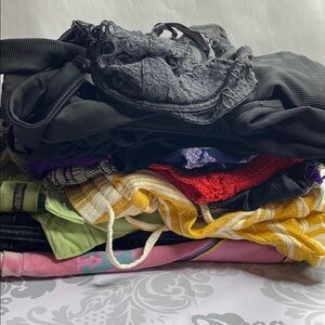 Women’s Bundle size Medium Random college girls drawer purge read description
